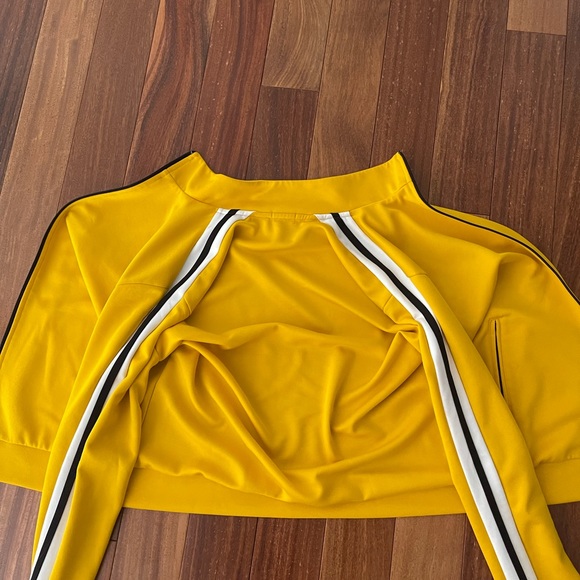- Yellow zip up jacket from Forever 21 - Picture 4 of 4
